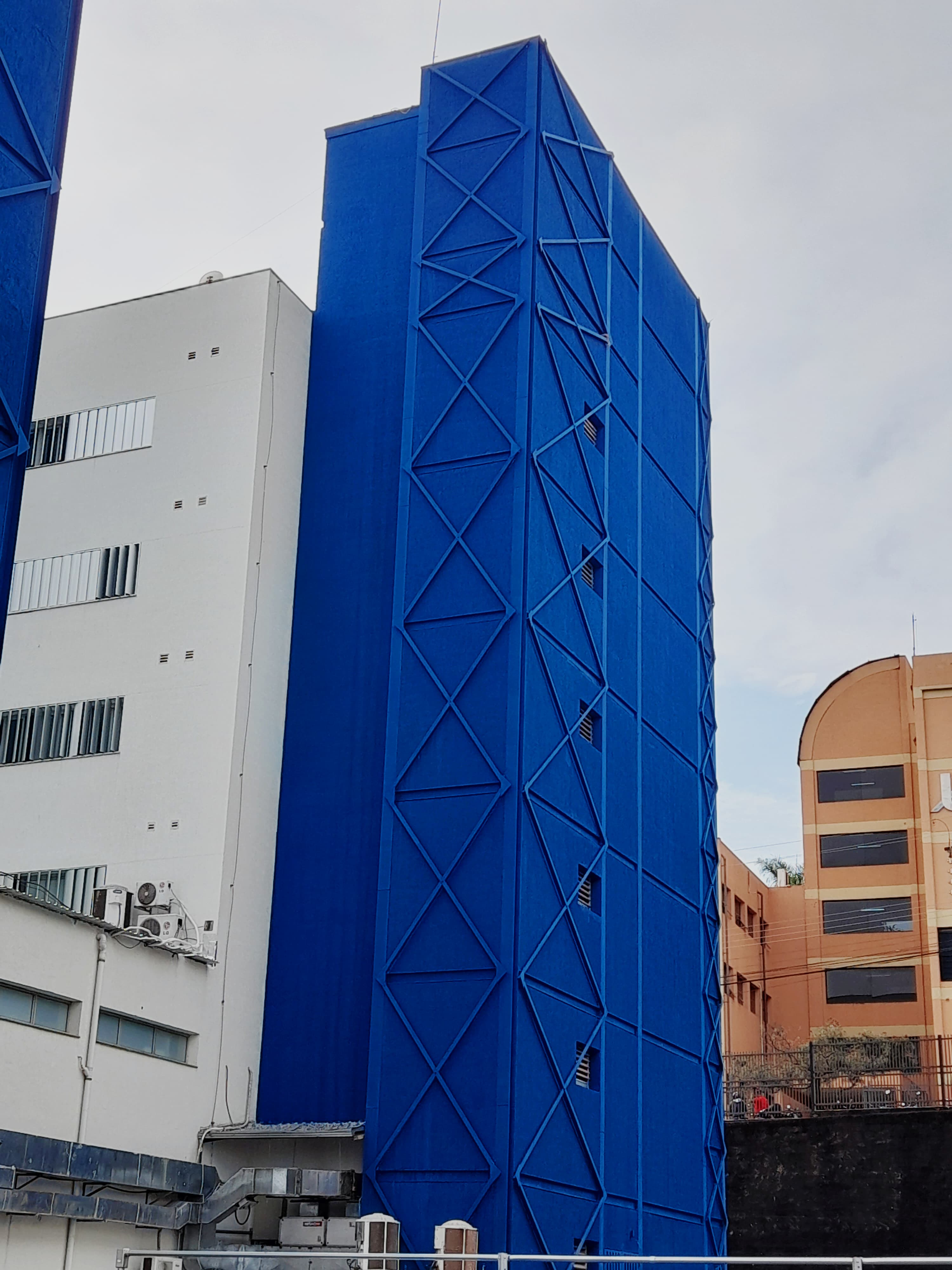 Pintura externa do Hospital Unimar — registro 2